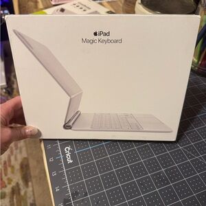 Apple iPad Magic Keyboard - White